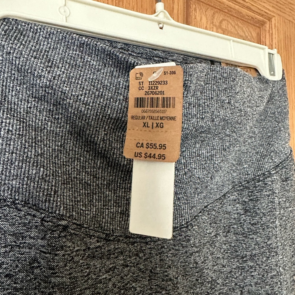 NEW!!with tags women’s vs pink active leggings XL